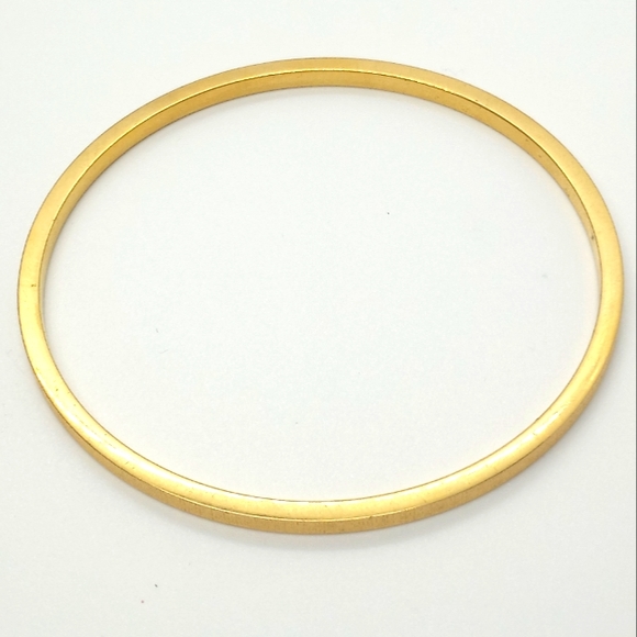 Monet Goldtone Bracelet Signed Monet 2.5 inches across.